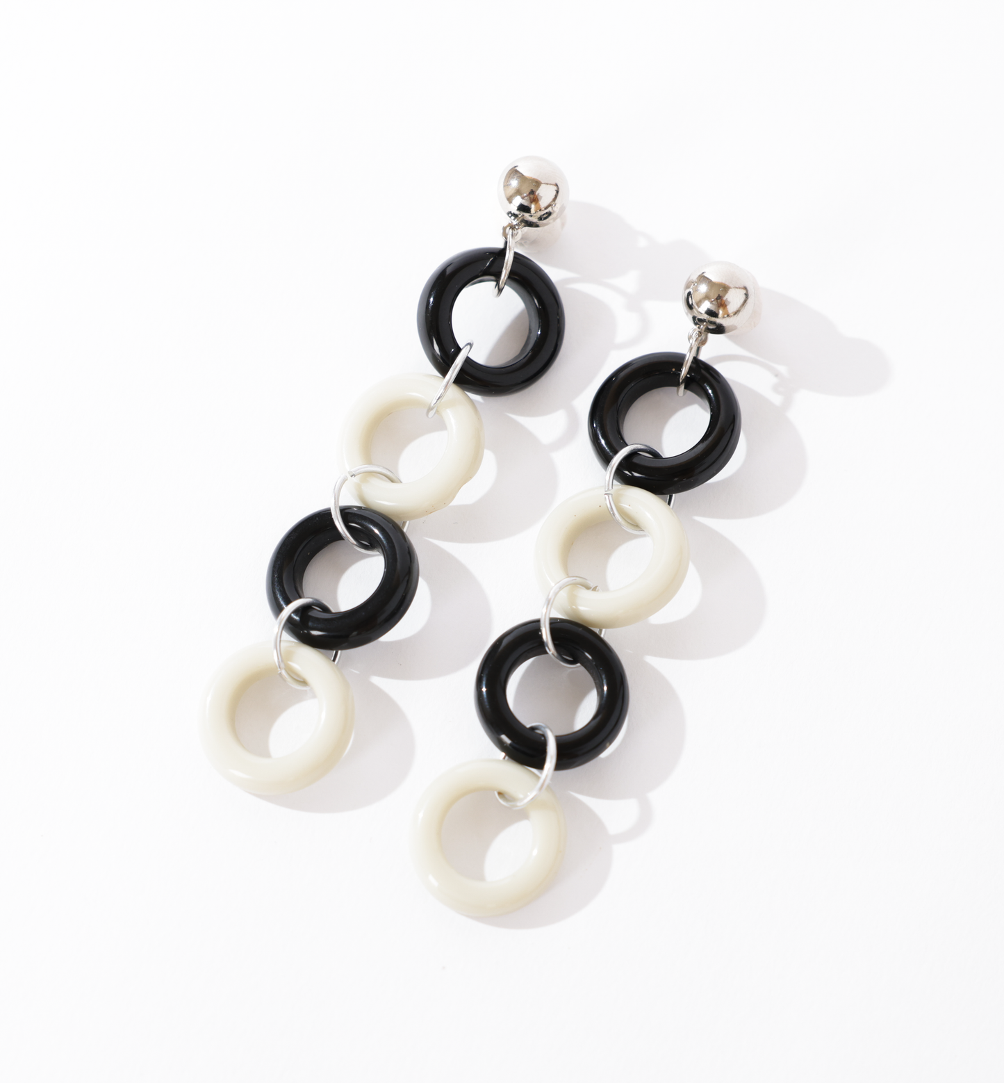 Brinco conectada preto e branco