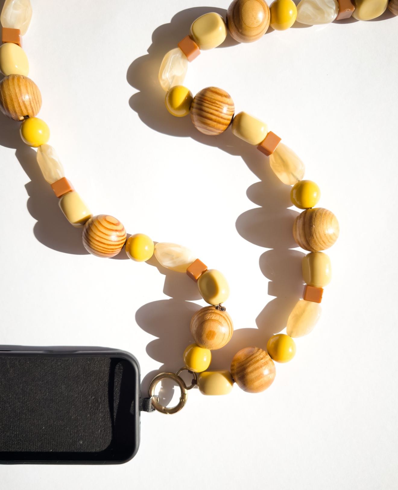 Alça para celular + tag universal amarelo, bege e madeira