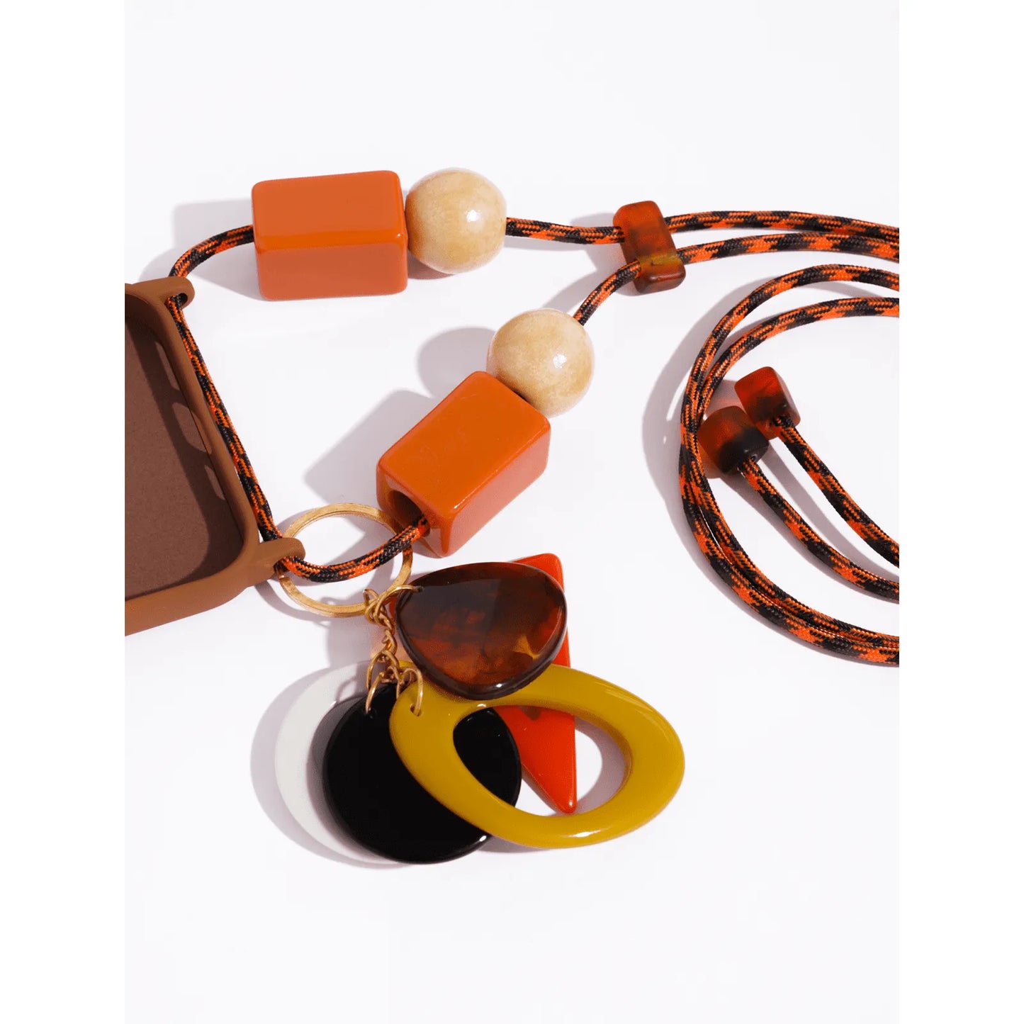 Capinha de celular caramelo com cordinha laranja + chaveiro