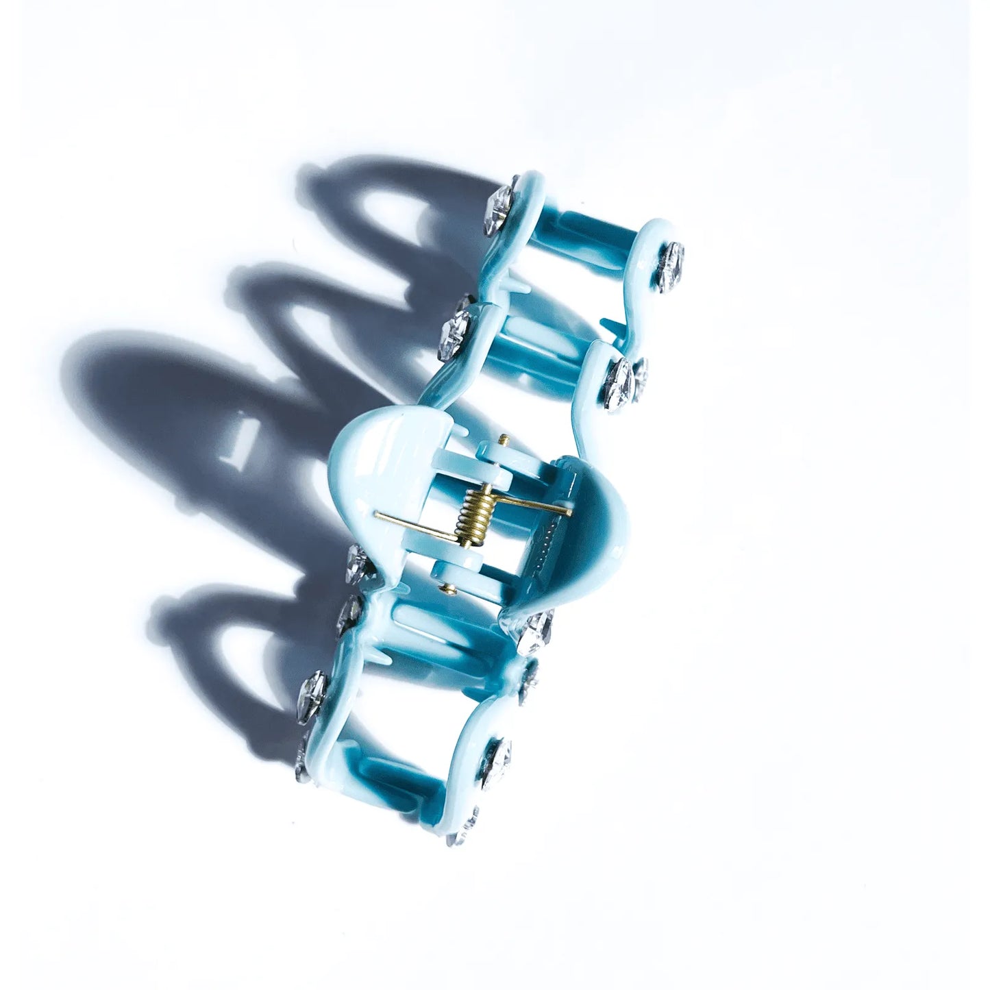 Piranha onda com strass de coração azul