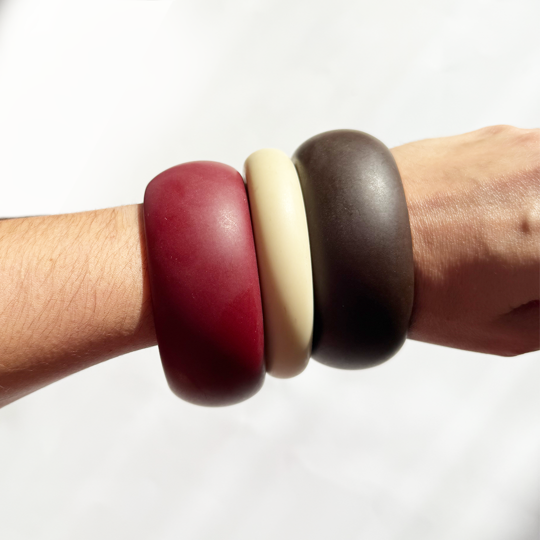 Pulseira bracelete de resina creme fino