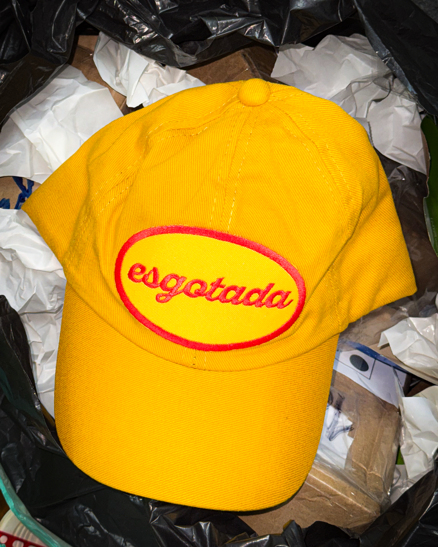 Boné com Patch Bordado Esgotada Amarelo