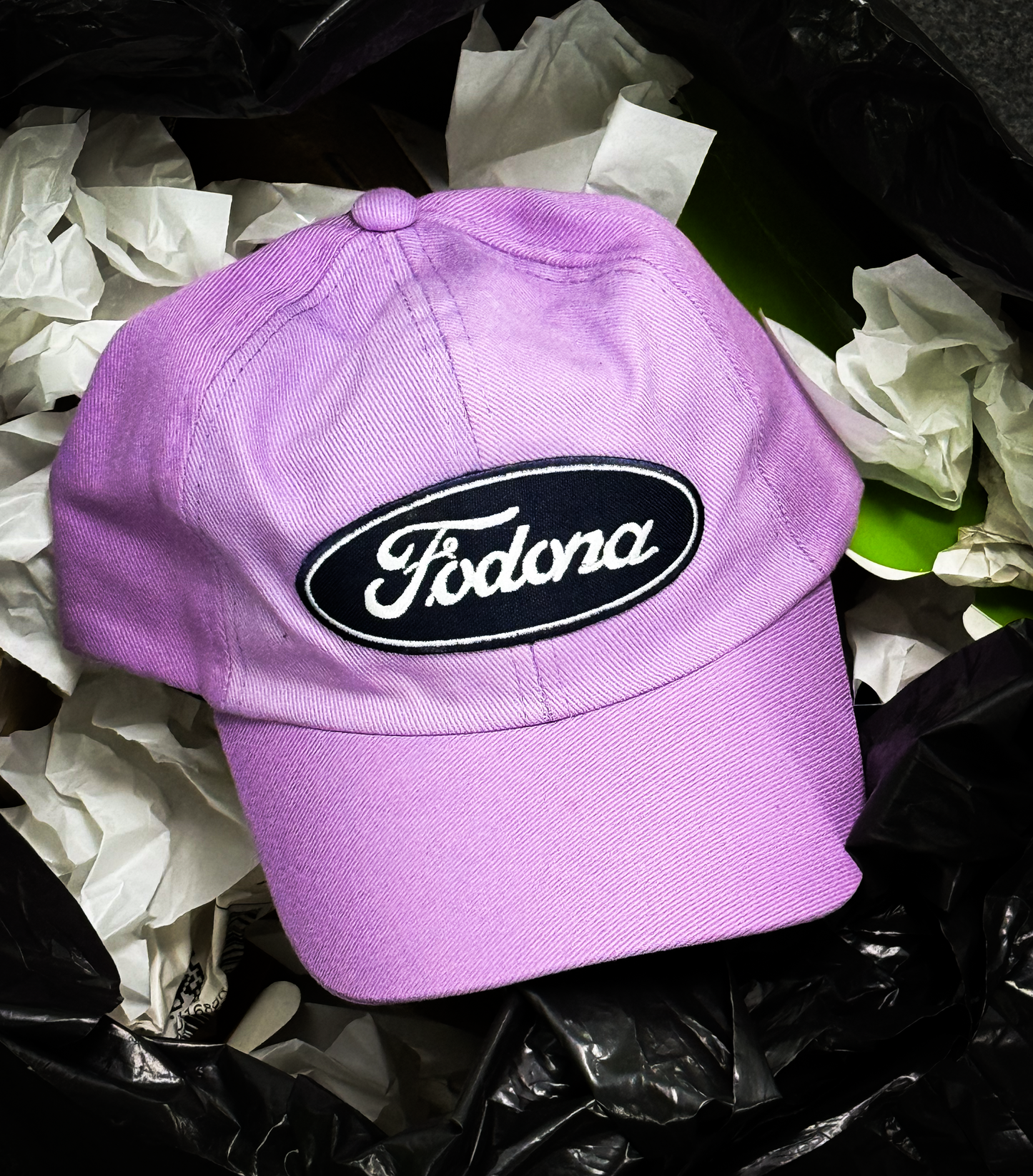 Boné com Patch Bordado Fodona Lilás