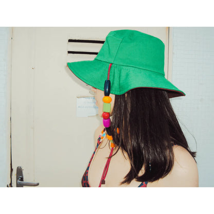Chapéu nada básico dupla face bordô e verde