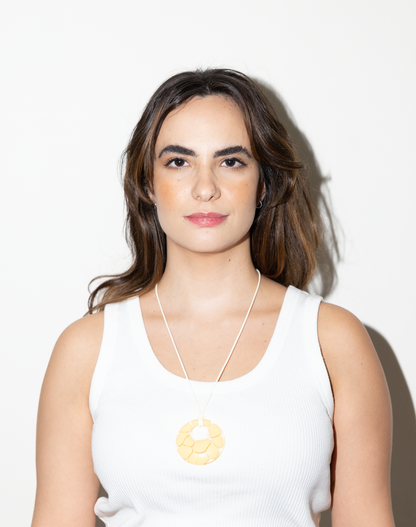 Colar rachadura branco e amarelo