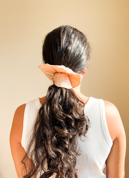 Elástico de cabelo scrunchie plissado nude