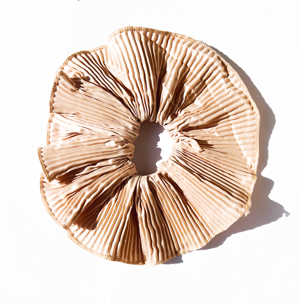 Elástico de cabelo scrunchie plissado nude