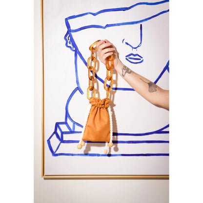 Bolsa crossbody go.out caramelo com alça de corrente