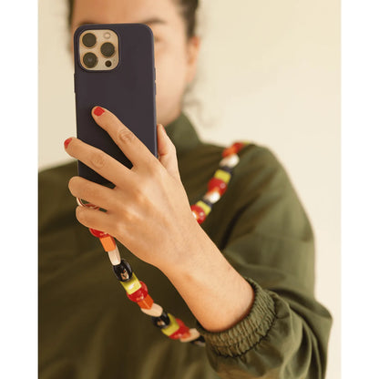Capinha de celular azul marinho com corda de pedras