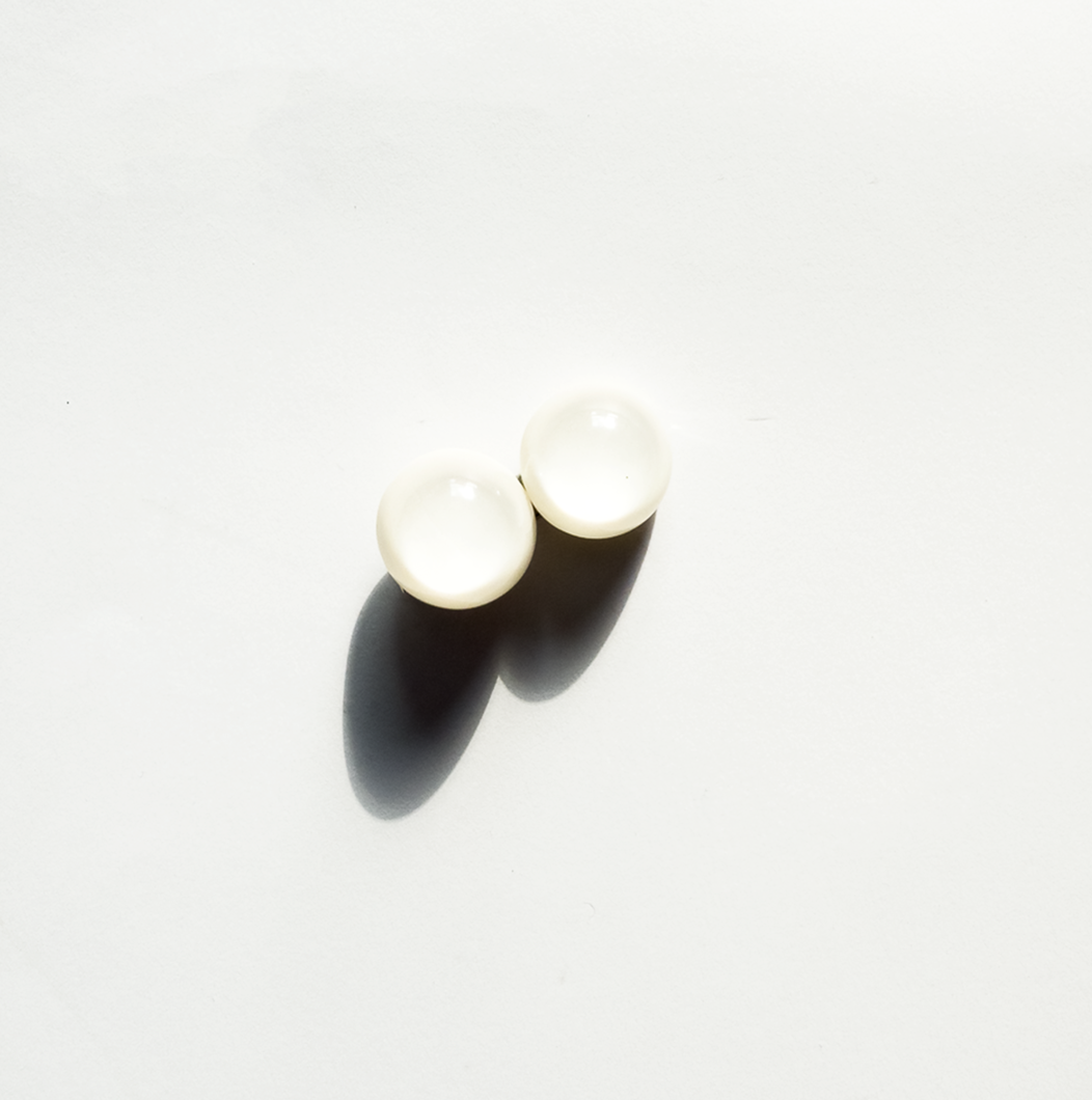 Presilha de cabelo esferas creme